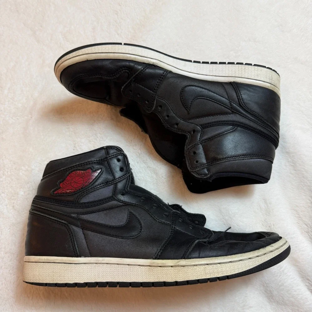 Air Jordan 1 Retro High OG Satin Black Toe Sneakers 555088-060 Mens 9